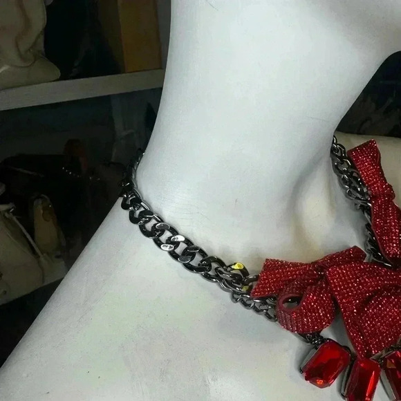 Betsy Johnson Christmas Holiday sparkly red pave crystals bows necklace. - Picture 9 of 10